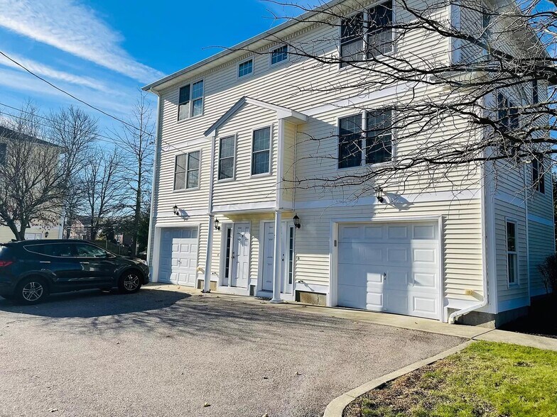 Building Photo - 3477 Pawtucket Ave