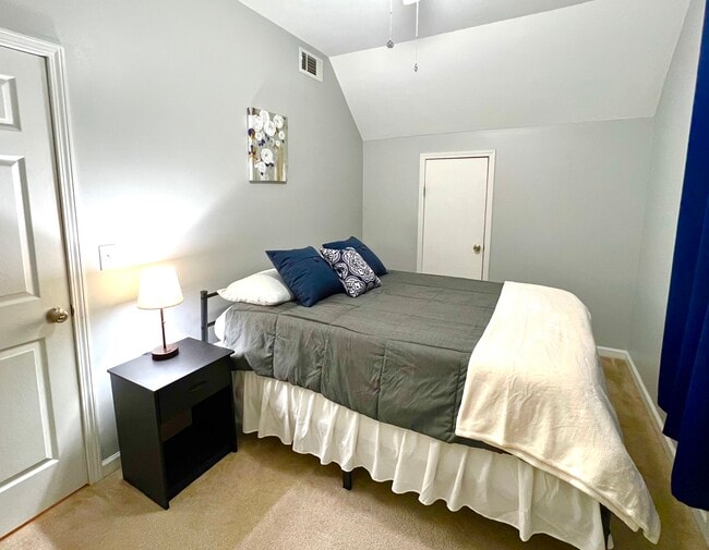 Bedroom 2nd level, queen bed - 404 N Benton Ave