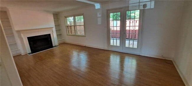 Building Photo - 3307 York Pl