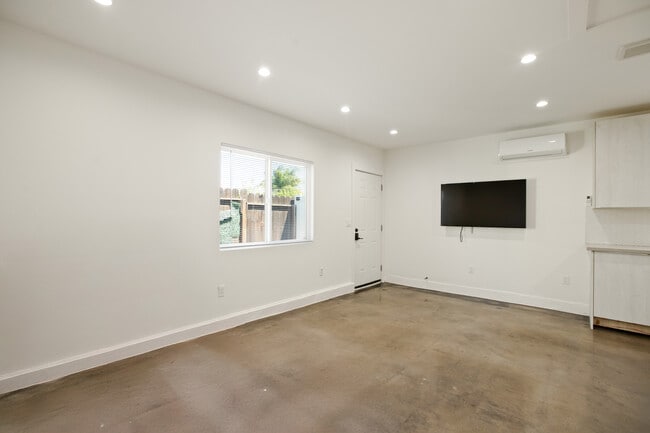 Building Photo - 23044 Saticoy St