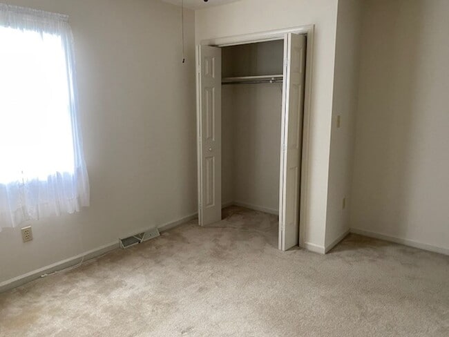 Building Photo - 3 bedroom 4 bathroom home in Lancaster tow...