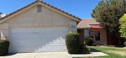 Building Photo - Salida: $2,300  3 bedroom 2 bath with a ga...