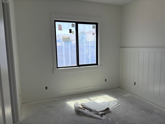 Building Photo - Beautiful custom single story in Moorland Park with pool