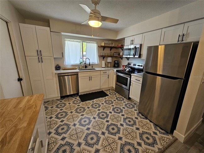 Building Photo - 6442 Colonial Dr