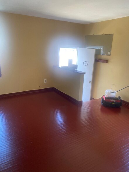 Building Photo - 2066 South Park Ave