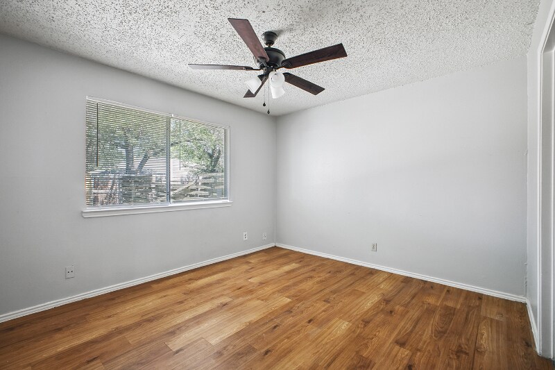 Building Photo - 5522 Lochmoor