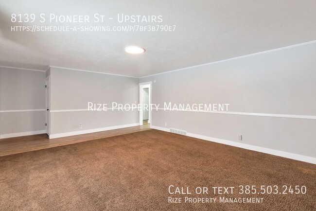 Building Photo - Desirable Upper Level Apartment