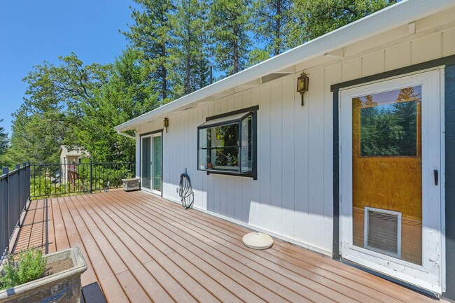 Building Photo - 3-Bedroom Home on a Foresthill Cul-de-Sac