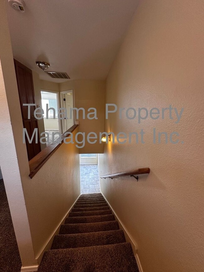 Building Photo - 1070 Lakeside Dr