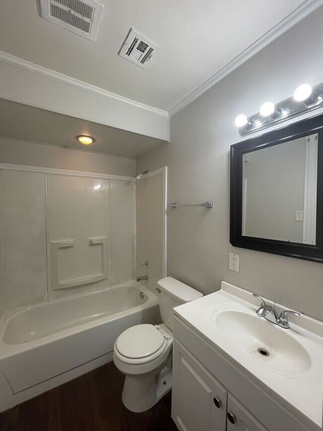 Building Photo - 3465 Dundale Rd