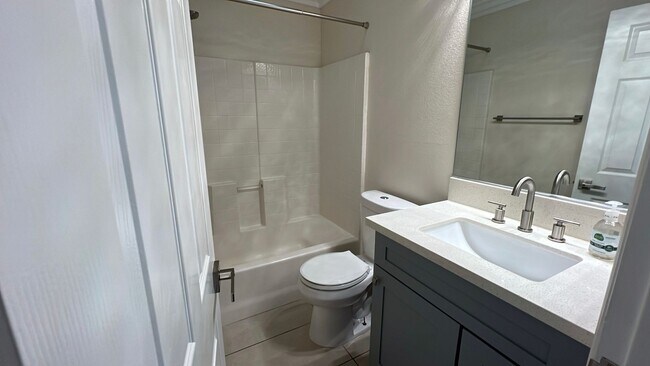 Building Photo - Beautiful West Lancaster Home