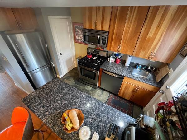 Kitchen w/granite, stainless stell, garbage disp, new washer - 1723 N Cliff St