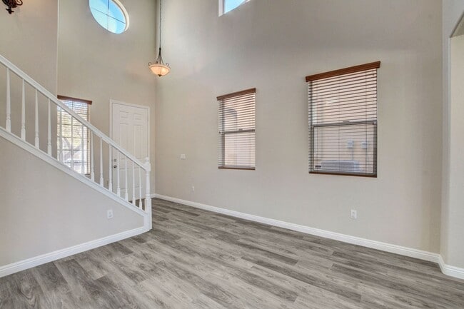 Building Photo - TWO STORY CUL-DE-SAC HOME, 3 BEDROOM 2.5 BATH HOME