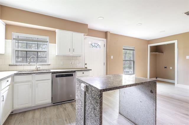 Building Photo - 517 Thompson St