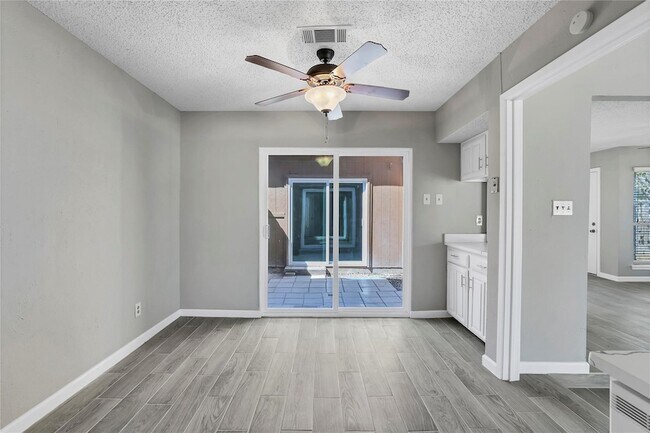 Building Photo - 9724 Summerwood Cir