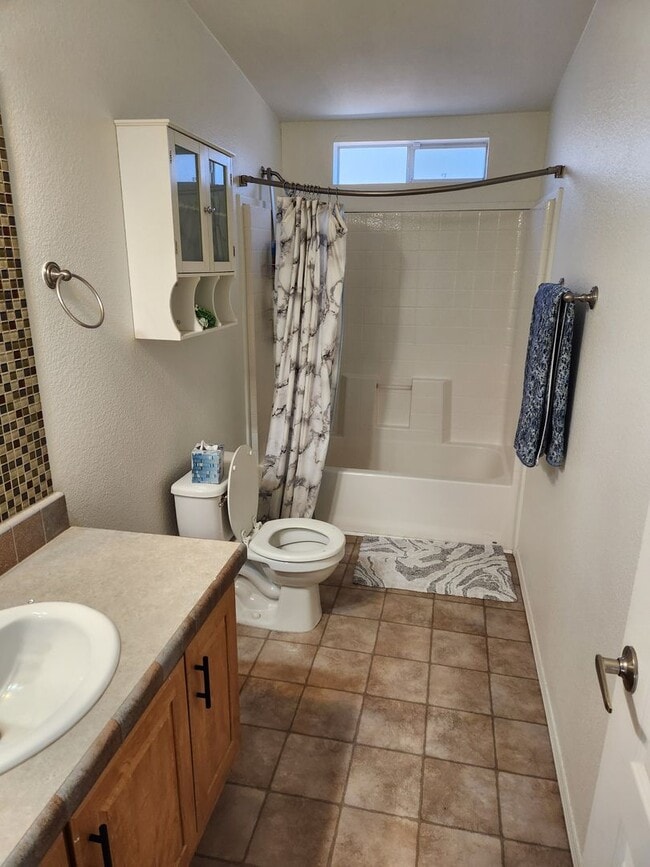 Building Photo - LEASE TAKEOVER_Move-in ready Home in Railroad Springs