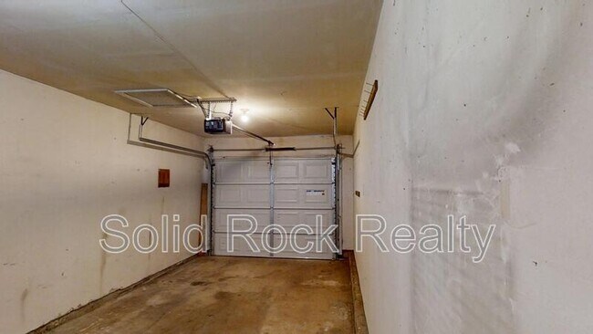 Building Photo - 1618 Shasta Dr