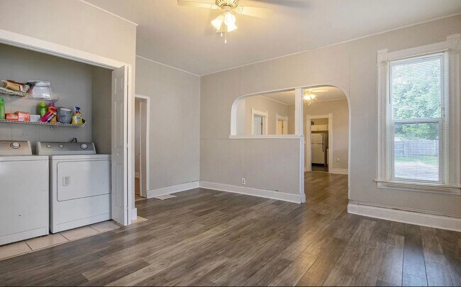 Building Photo - 811 Park St SW