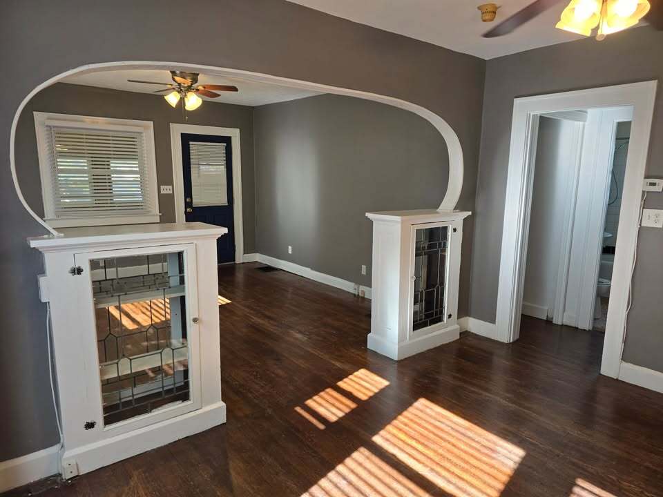 Building Photo - 709 N Drexel Ave