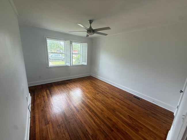 Building Photo - Charming All-Brick 2BR Home with Spacious Yard & Prime Columbia Location