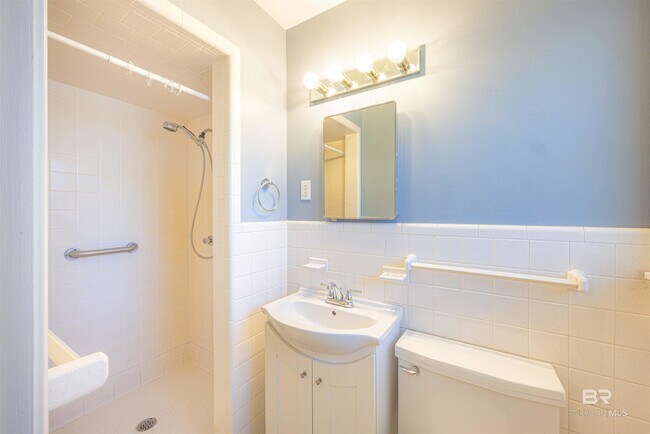 Building Photo - 202 Confederate Dr N