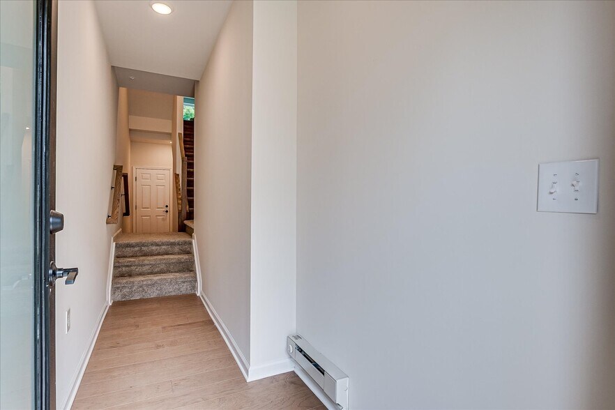 Building Photo - 624 Sadie Cir