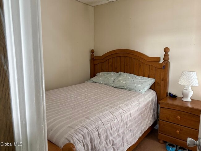 Building Photo - 172 Kingsboro Ave