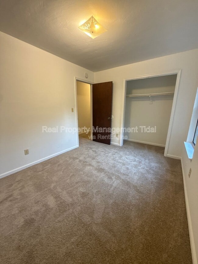 Building Photo - 6117 Brookwood Dr