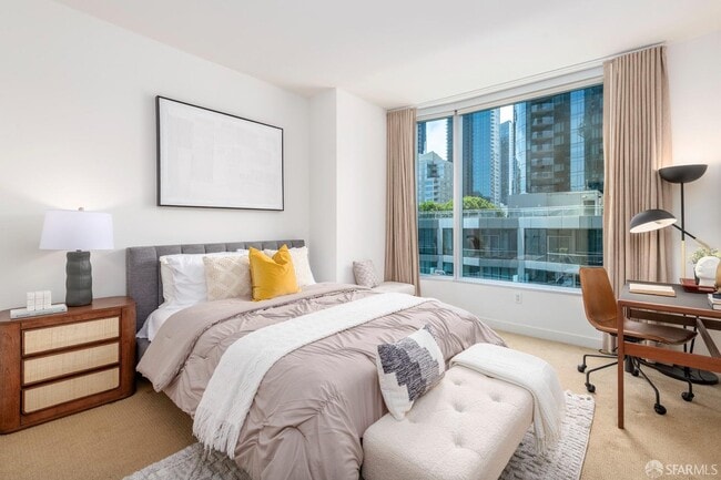 Building Photo - 301 Main St