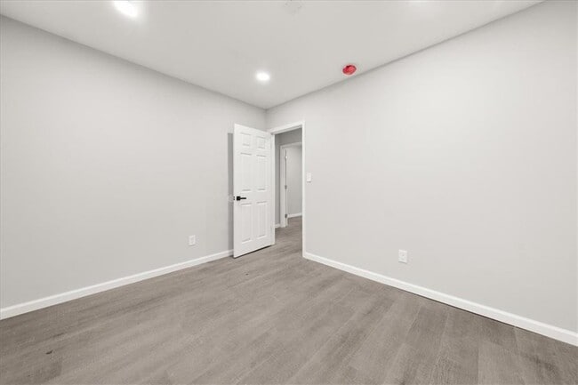 Building Photo - 2637 Lester St