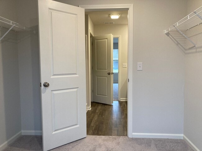 Building Photo - ** Apply TODAY ** Possibly Have Keys in Hand TOMORROW **