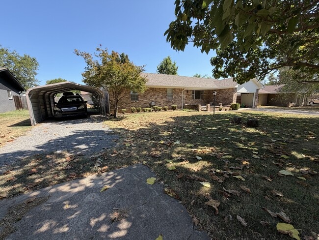 Building Photo - 116 Fern Dr