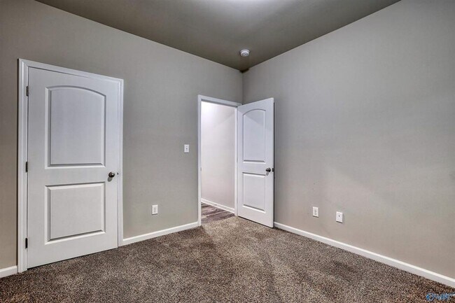 Building Photo - 124 Oak Fletcher Dr