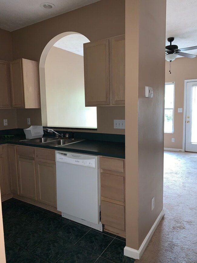 Building Photo - 907 Clarendon St~Haymount