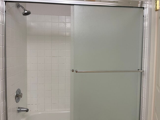 Building Photo - CLICK "REQUEST A TOUR" NOW!