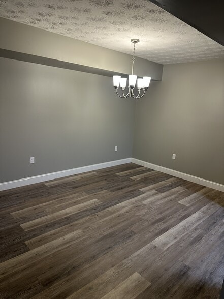 Building Photo - 795 Cedar Creek Rd