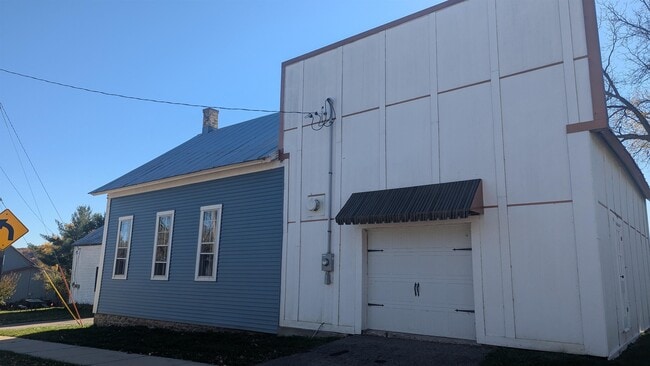 Building Photo - 170 E Main St