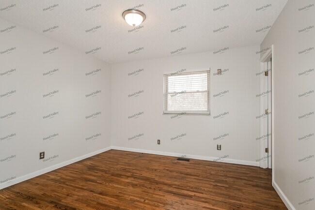 Building Photo - 6742 Barnwood Dr