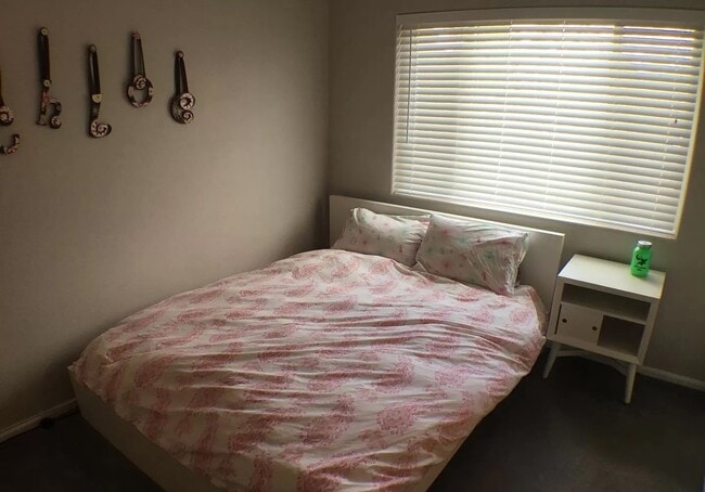 Building Photo - Beautiful townhome is Crown Point II!