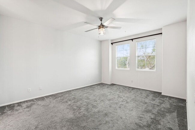 Building Photo - "Luxurious 2-Bed Condo Retreat with Fireplace & Pool Oasis in Ventura!"