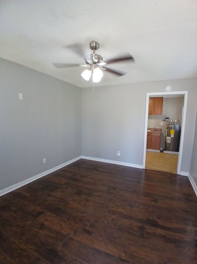 Building Photo - Newly Renovated 2 bedroom 1 bathroom - OPE...