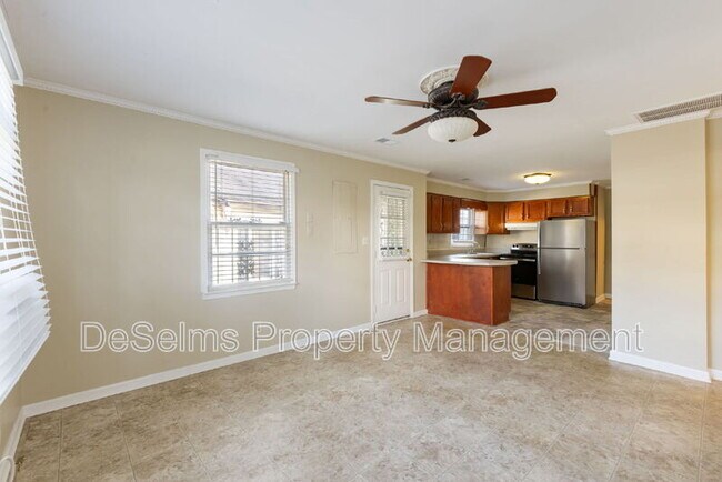 Building Photo - 922 Wedgewood Ave