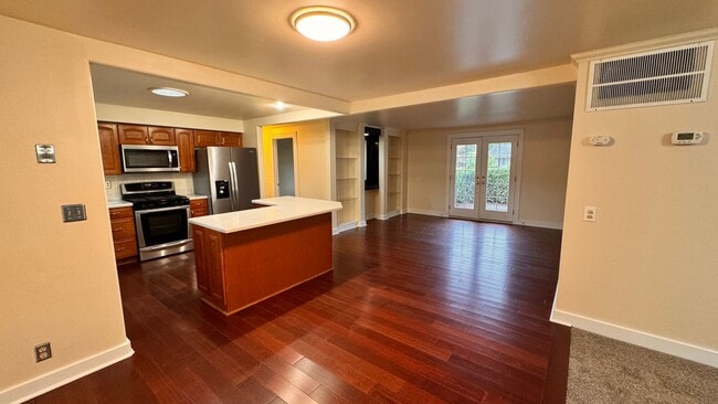 Building Photo - 3 Bedroom Rambler with Mother-In-Law Suite