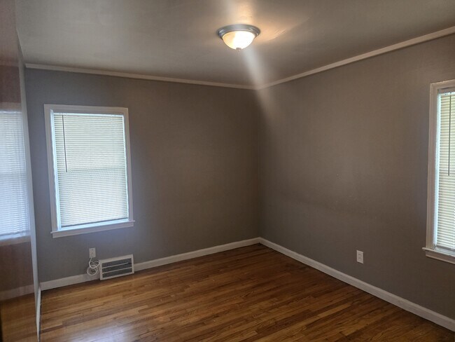 Building Photo - 19404 Kenosha St