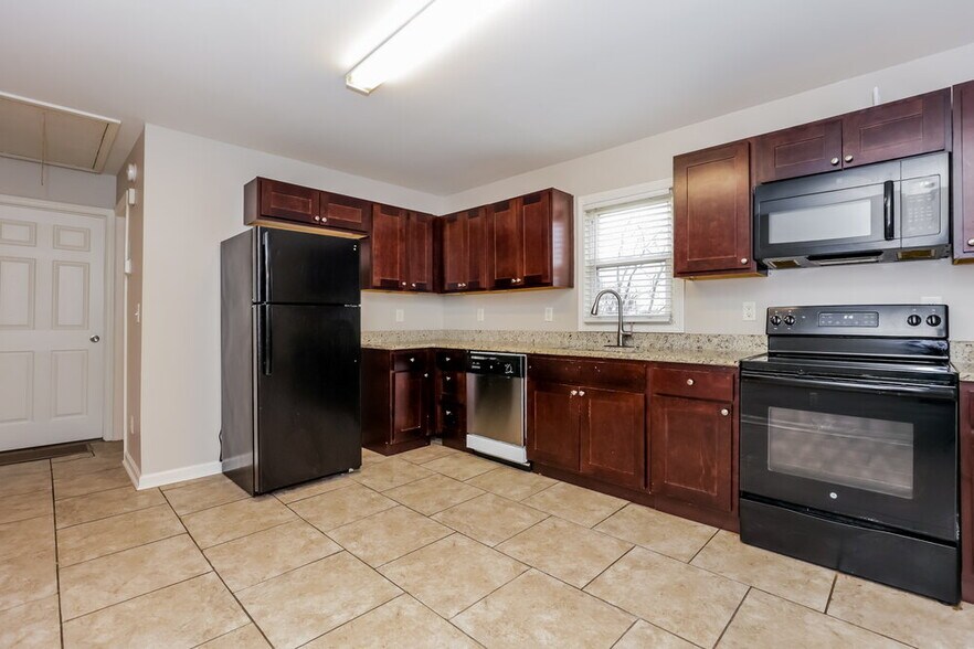 Building Photo - 209 Stones River Rd