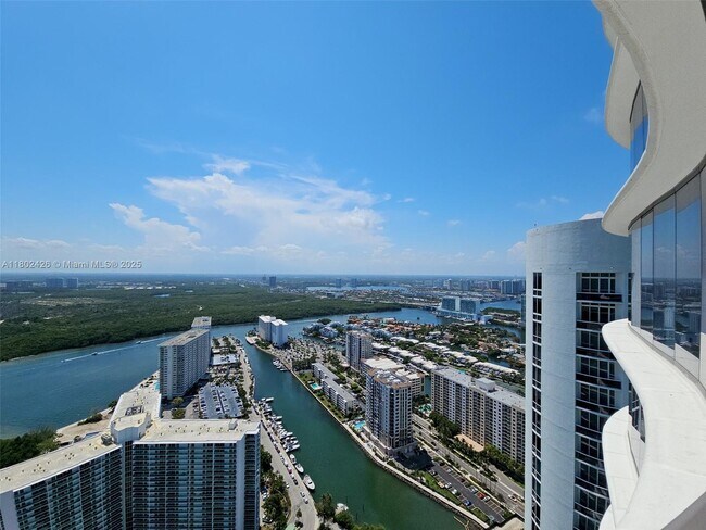 Building Photo - 15701 Collins Ave