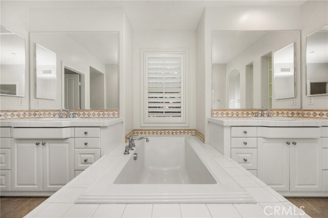 Building Photo - 38 Via Cartama