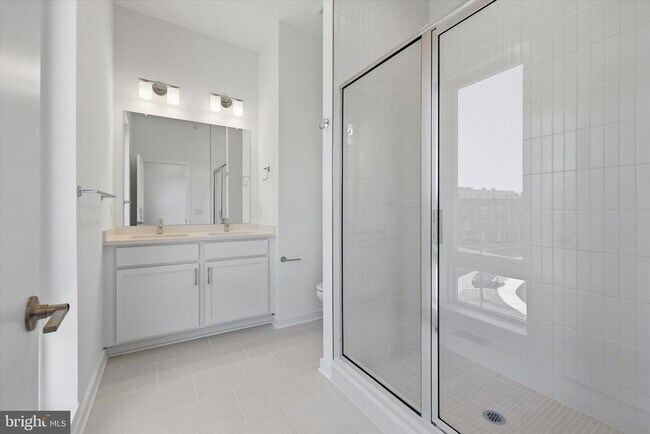 Building Photo - 3016 S Northbank Pl