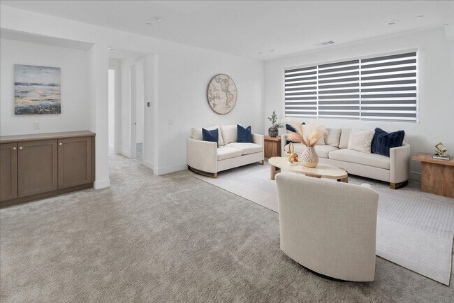 Building Photo - Model-Perfect 5 Bedroom Home in Valencia!