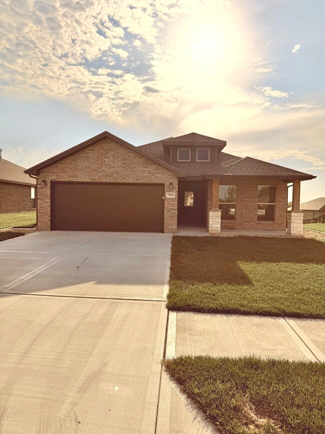 Primary Photo - 7538 Apache Dr